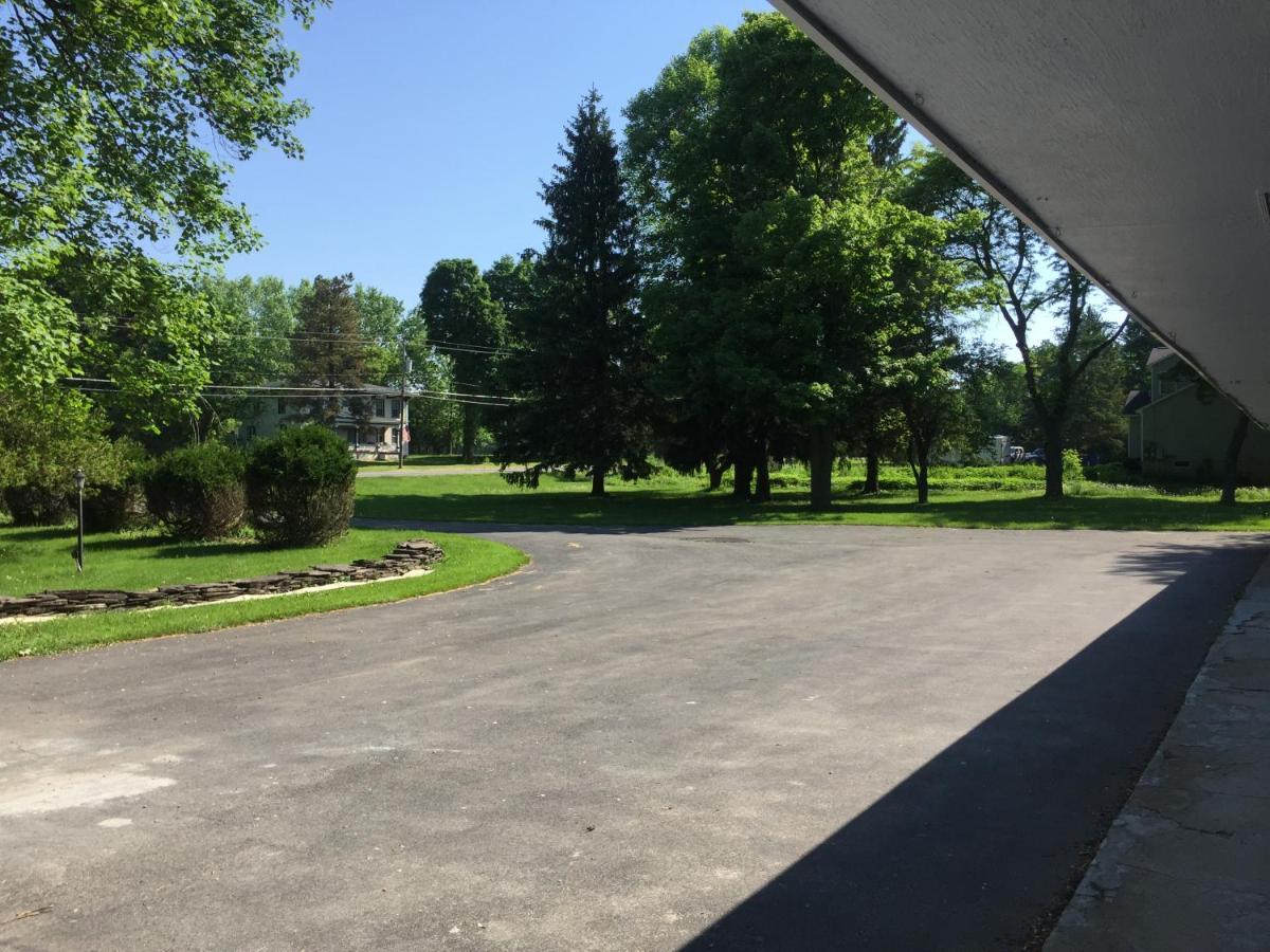 Nightshade Inn&Gardens Camillus Exterior foto